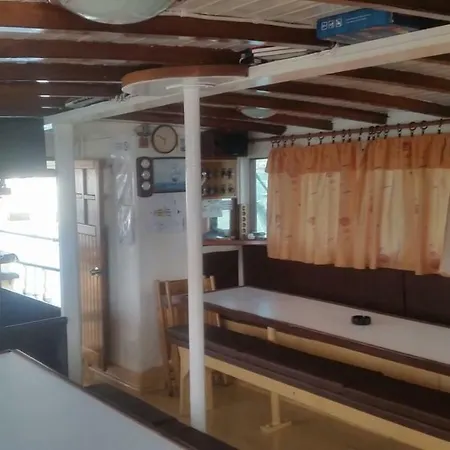 Hotel na wodzie Wooden Ship Orao Split