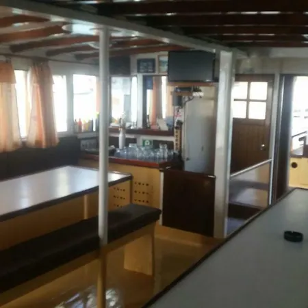 Hotel na wodzie Wooden Ship Orao